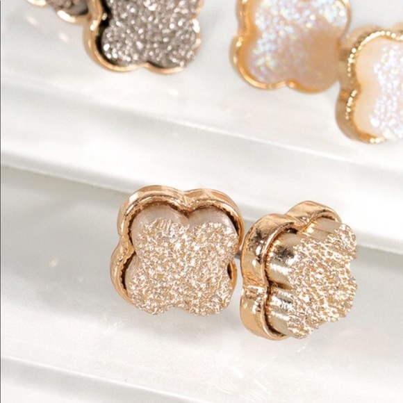 shopBossyJocey Jewelry - •LAST PAIR• Rose Gold Dainty Clover Earrings